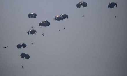 You are currently viewing إسبانيا وألمانيا تطلقان مبادرات جوية لإغاثة غزة وسط تفاقم المجاعة