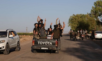 You are currently viewing الرئاسة السورية تتهم المسلحين الدروز بخرق وقف إطلاق النار.. والعشائر العربية تدخل السويداء بعد إعلان النفير العام