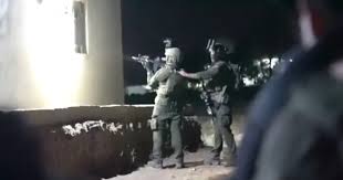 You are currently viewing سوريا: إنزال جوّي للكيان على بُعد 10 كلم من دمشق.. وتوغل في قرية قرب الحدود اللبنانية