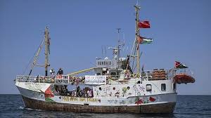 Read more about the article الاحتلال يعترض سفينة “حنظلة” في المياه الدولية ويعتقل طاقهما: مطالب بالإفراج عن النشطاء