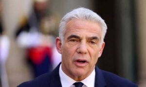 Read more about the article زعيم المعارضة الإحتلال يائير لبيد عن مخطط “المدينة الإنسانية” بغزة: فكرة سيئة ومعسكر اعتقال