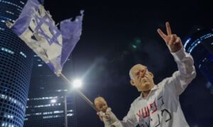 Read more about the article كاتبة بريطانية: 7 أكتوبر بداية نهاية نتنياهو.. هل سيشعر أخيرا بالندم؟