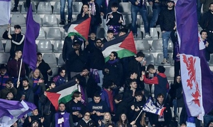 You are currently viewing “يويفا” يوجّه اتهامات لناديين صهيوني وبولندي بسبب لافتات سياسية