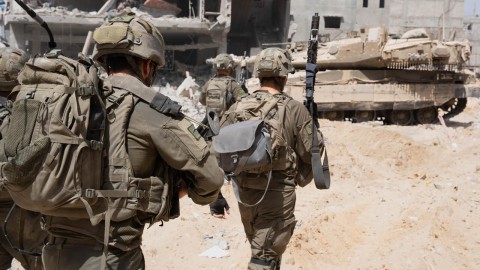 You are currently viewing ﻿ صحيفة عبرية: احتلال الجيش الصهيوني لغزة سيؤدي إلى مقتل جميع الأسرى وسقوط عشرات القتلى ومئات الجرحى في صفوفه