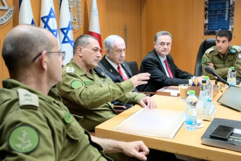 You are currently viewing إعلام عبري: جميع قادة الأجهزة الأمنية الإحتلال رفضوا خطة احتلال غزة وجنود من الاحتياط يتمردون على قرار العودة للقتال