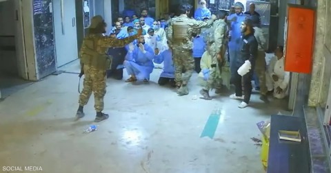 You are currently viewing بعد فيديو دام أثار ضجة كبيرة.. الداخلية السورية تتعهد بمحاسبة المسؤولين عن عملية قتل داخل مستشفى السويداء