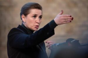 Read more about the article رئيسة الوزراء الدنماركية تشن هجومًا لاذعًا على نتنياهو بسب حرب غزة: هو مشكلة في حد ذاته وحكومته تجاوزت الحدود