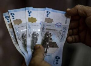 Read more about the article لماذا عادت “سورية” لـ”طباعة” عُملتها الجديدة عند “مُستضيفة الأسد” روسيا وهل “حذف صفرين” يُحسّن قيمة الليرة وهل سيُوضع “ابن تيمية” وأمثاله على فئاتها وكم كانت تساوي “قبل الثورة”؟