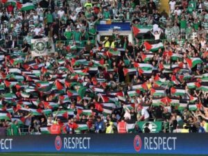 Read more about the article المشجعون: “امنحوا الكيان الذي ترتكب إبادةً جماعيّةً بطاقةً حمراء”… مناصرة فلسطين تُسيطِر على الملاعب وتحريضٌ صهيوني لتضامن الجماهير الأوروبيّة مع فلسطين بدوري أبطال القارّة.. أكبر صندوقٍ سياديٍّ بالعالم يعاقب 5 بنوكٍ إسرائيليّةٍ