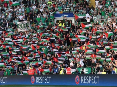 You are currently viewing المشجعون: “امنحوا الكيان الذي ترتكب إبادةً جماعيّةً بطاقةً حمراء”… مناصرة فلسطين تُسيطِر على الملاعب وتحريضٌ صهيوني لتضامن الجماهير الأوروبيّة مع فلسطين بدوري أبطال القارّة.. أكبر صندوقٍ سياديٍّ بالعالم يعاقب 5 بنوكٍ إسرائيليّةٍ