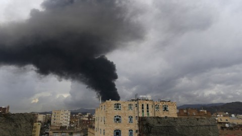 You are currently viewing هجوم الكيان الجديد يستهدف صنعاء تزامنا مع اذاعة الخطاب الأسبوعي لقائد الجماعة عبد الملك الحوثي من مكان غير معلوم.. والجماعة تنفي استهداف قادة بارزين