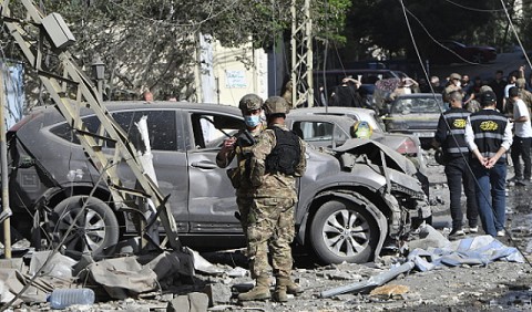 You are currently viewing خرق جديد لاتفاق وقف النار.. شهيد بقصف إسرائيلي استهدف سيارة مدنية في قضاء “النبطية” جنوبي لبنان