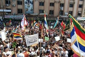 Read more about the article مئات يتظاهرون في السويداء للمطالبة بحق تقرير المصير وتنديدا بأعمال العنف الدامية التي شهدتها المحافظة الشهر الماضي والتي أسفرت عن مقتل أكثر من 1600 شخص