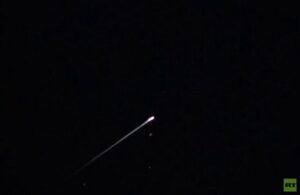 Read more about the article الكيان يؤكد للمرة الأولى استخدام الحوثيين لصاروخ برؤوس متعددة