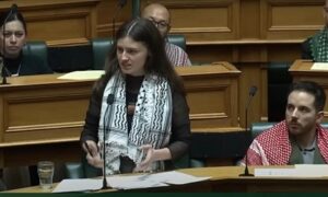 Read more about the article طرد نائبة من البرلمان النيوزيلندي للمرة الثانية أثناء جلسة مناقشة الاعتراف بالدولة الفلسطينية