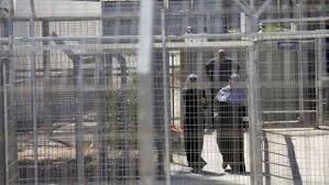Read more about the article الاحتلال يواصل التنكيل بـ48 أسيرة فلسطينية بينهن طفلتان