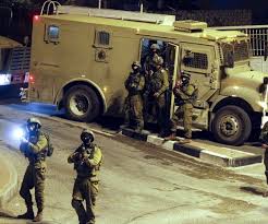 Read more about the article قوات الاحتلال تواصل اقتحاماتها بالضفة وتعتقل سيدات وشباناً