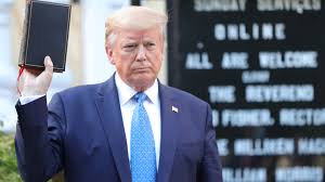 Read more about the article ترامب يريد “دخول الجنة” بعد طموحه بنوبل للسلام