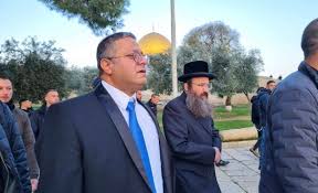 Read more about the article أكثر من 1300 مستوطن بينهم بن غفير يقتحمون الأقصى في “ذكرى خراب الهيكل”