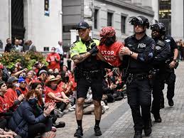 Read more about the article اعتقال أكثر من 40 مشاركاً في تظاهرة يهودية في نيويورك احتجاجاً على الحرب في غزة