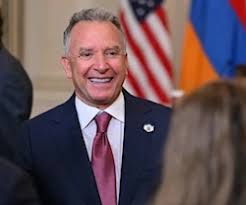 You are currently viewing ويتكوف يلتقي رئيس الحكومة القطرية في إسبانيا لبحث خطة لإنهاء الحرب في غزة