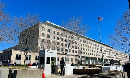 You are currently viewing وزارة الخارجية الأمريكية تقيل مسؤولًا بارزًا بعد انتقاده خطة تهجير الفلسطينيين من غزة