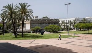 Read more about the article “لو موند”: البحث العلمي والجامعات في الكيان يواجهان موجة غير مسبوقة من المقاطعة