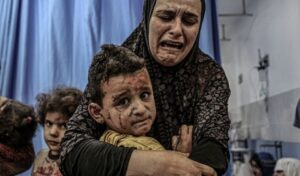 Read more about the article يوم دام ومجازر لا تتوقف.. 50 شهيدًا ومئات الإصابات وتشريد الآلاف ونسف منازل بغارات الإحتلال العنيفة منذ فجر اليوم