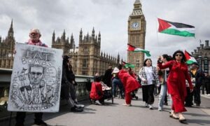 Read more about the article استطلاع: نصف البريطانيين يعتقدون أن الكيان يعامل الفلسطينيين كمعاملة ألمانيا النازية لليهود