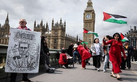You are currently viewing استطلاع: نصف البريطانيين يعتقدون أن الكيان يعامل الفلسطينيين كمعاملة ألمانيا النازية لليهود