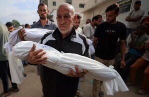 Read more about the article الأطفال الشهداء في غزة يتخطون الـ20 ألفاً.. الكيان يقتل طفلاً على الأقل كل ساعة