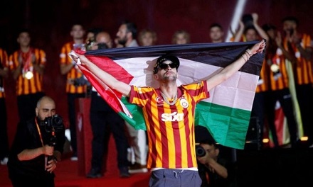 You are currently viewing الفرنسي بوغبا والمغربي زياش ينضمان لقائمة المطالبين باستبعاد الكيان رياضيا