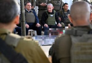 Read more about the article خلافات الكيان حادة حول غزة.. قادة الأمن يدعمون صفقة جزئية مع “حماس” ونتنياهو يتمسك بخطة احتلال المدينة