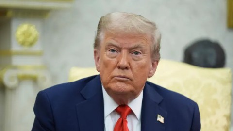 You are currently viewing ترامب: نجري مفاوضات مُعمقة مع “حماس” واحتمال أن يكون قد قضى عدد أكبر من الرهائن المحتجزين في غزة.. والقرار يعود للكيان