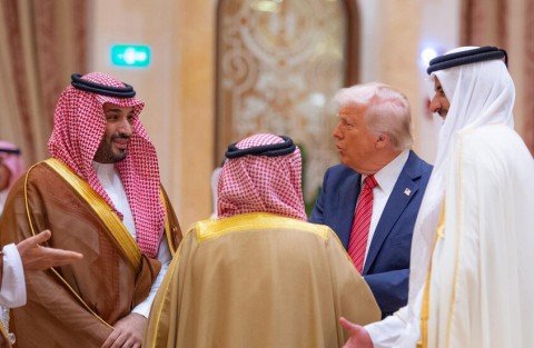 You are currently viewing الكيان يوجه ضربة لترامب.. السعودية تبتعد وقلق في الخليج من واشنطن والإمارات تعلن “الخط الأحمر”