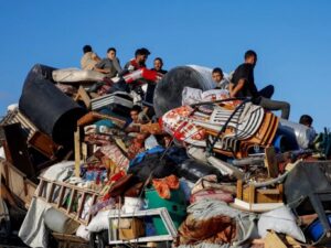 Read more about the article رغم وحشية القصف وأوامر التهجير القسري.. 900 ألف فلسطيني ما زالوا “صامدين” داخل مدينة غزة وشمالها