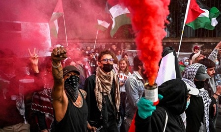 You are currently viewing يوروفيجن تؤكد احترام قرارات أعضائها بعد تهديدات بالمقاطعة بسبب مشاركة الكيان.. اتهامات بالتدخل والتلاعب السياسي بالحدث