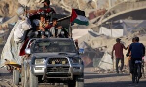 Read more about the article النزوح تحت لهيب شمس غزة.. قصص الهروب من الموت وسط المجازر وحرق الخيام