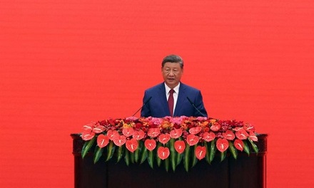 You are currently viewing الرئيس الصيني: العالم عند مفترق طرق إما الحرب أو السلام.. وترامب ساخراً: أبلغوا تحياتي لبوتين وكيم جونغ أون بينما تتآمرون ضدنا