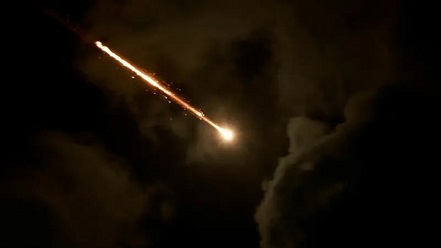 You are currently viewing صاروخ من اليمن: صفارات إنذار وتوقف مطار “بن غوريون”