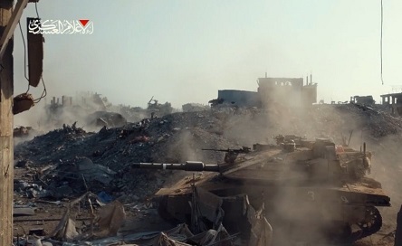 You are currently viewing القسّام تعلن استهداف 3 دبابات “ميركافا” جنوبي حي الزيتون في مدينة غزة