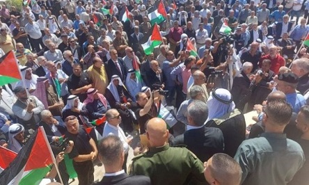 You are currently viewing وجهاء عشائر الخليل يحتشدون لرفض مخطط الاحتلال المسمى “إمارة الخليل”