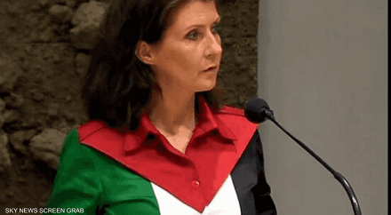 You are currently viewing إجبار نائبة هولندية على مغادرة البرلمان.. بسبب قميصها