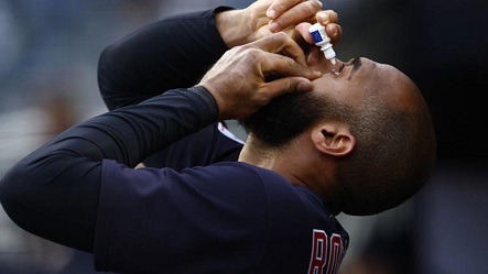 You are currently viewing وداعا للنظارات.. السلطات الصحية الأميركية تجيز أول قطرة لعلاج مشاكل النظر المرتبطة بالشيخوخة