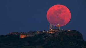 Read more about the article العالم على موعد مع “القمر الدموي” غدا الأحد