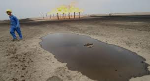 You are currently viewing الشركات النفطية تسرب البراميل الملوثة الى الفقراء في الجنوب