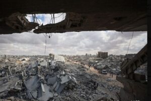 Read more about the article الاحتلال يخرق اتفاق وقف النار في غزة: ارتقاء شهيدين واعتقال 15 فلسطينياً