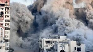 Read more about the article رغم موافقة “حماس” على الصفقة.. القصف يشتد على غزة وشهداء بمجازر جديدة والكيان يزعم تقليص عمليته في القطاع