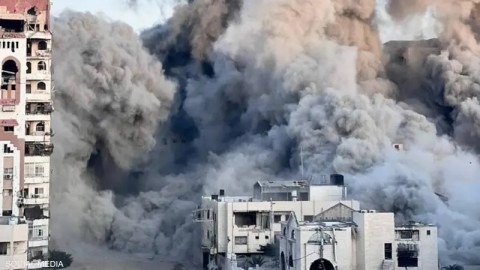 You are currently viewing رغم موافقة “حماس” على الصفقة.. القصف يشتد على غزة وشهداء بمجازر جديدة والكيان يزعم تقليص عمليته في القطاع