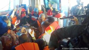 Read more about the article شهادات صادمة ومرعبة.. هذا ما فعله جيش الإحتلال بمتضامني “أسطول الصمود العالمي” داخل السجون